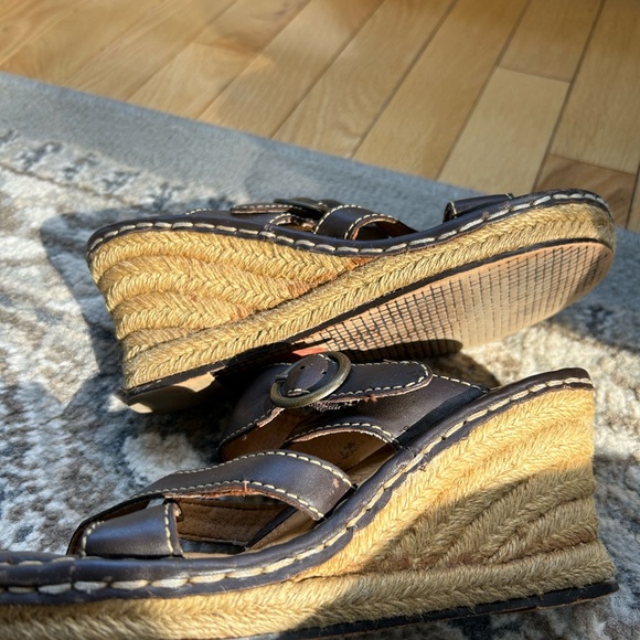 B.O.C Wedge Leather Sandals - Picture 4 of 5